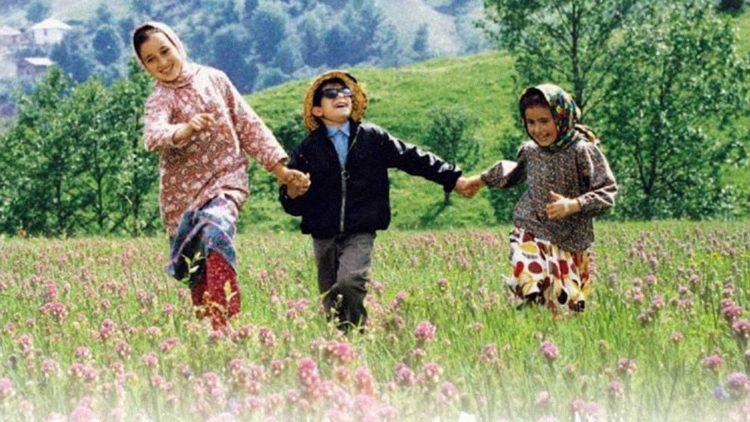 ദി കളര് ഓഫ് പാരഡൈസ് ; അന്ധതയുടെ ഇരുളും വെളിച്ചവും