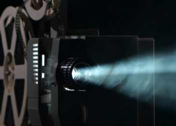 OTT – തിയേറ്ററിലെ ഇരുട്ടില്‍ നിന്നും പ്രേക്ഷകരെ തേടിയെത്തുന്ന സിനിമ