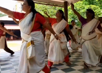 മിഥുന ടീച്ചറും അമ്മക്കുട്ടികളും ഡാൻസ് ക്ലാസ്സിലാണ്