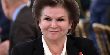 തൊപ്പിമാറ്റൂ ആകാശമേ ഞാനിതാ വരുന്നൂ…