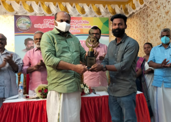 അശാന്തം  2021 സംസ്ഥാന  ചിത്രകലാ പുരസ്‌കാരം വിഷ്ണു സി എസിന്  മന്ത്രി പി രാജീവ് സമ്മാനിച്ചു