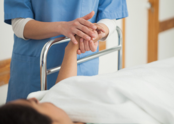 കേരളത്തിലെ സ്വകാര്യ ആശുപത്രികളിൽ നഴ്സുമാരുടെ ക്ഷാമം