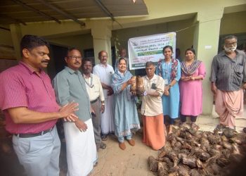 വാഴക്കന്നുകൾ വിതരണം ചെയ്തു